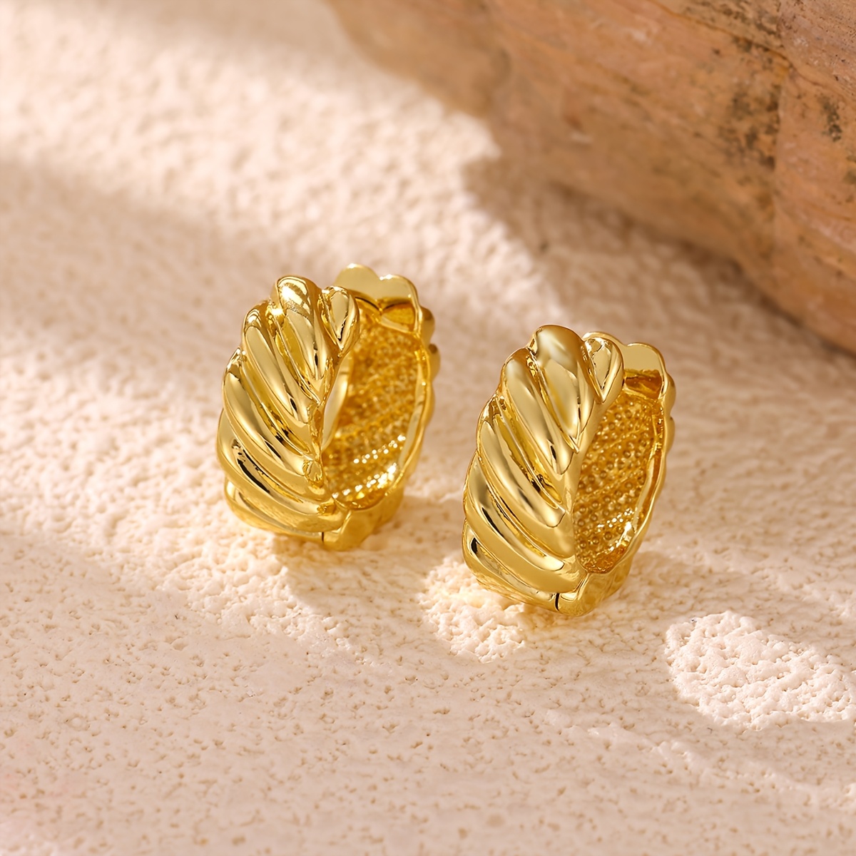 Women's Vintage Twisted Huggie Earrings, Trendy Design